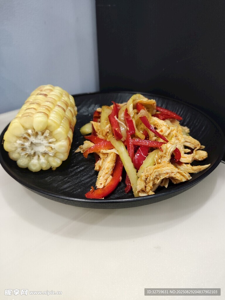 玉米配彩椒炒肉丝