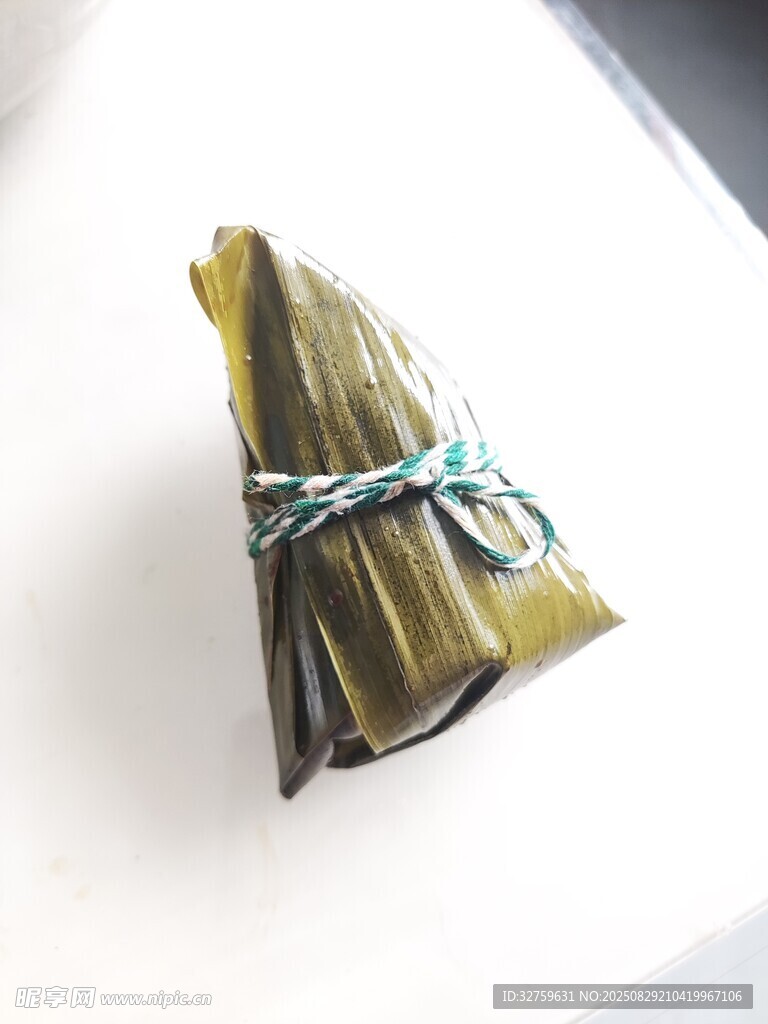 手工捆绑的美味传统粽子