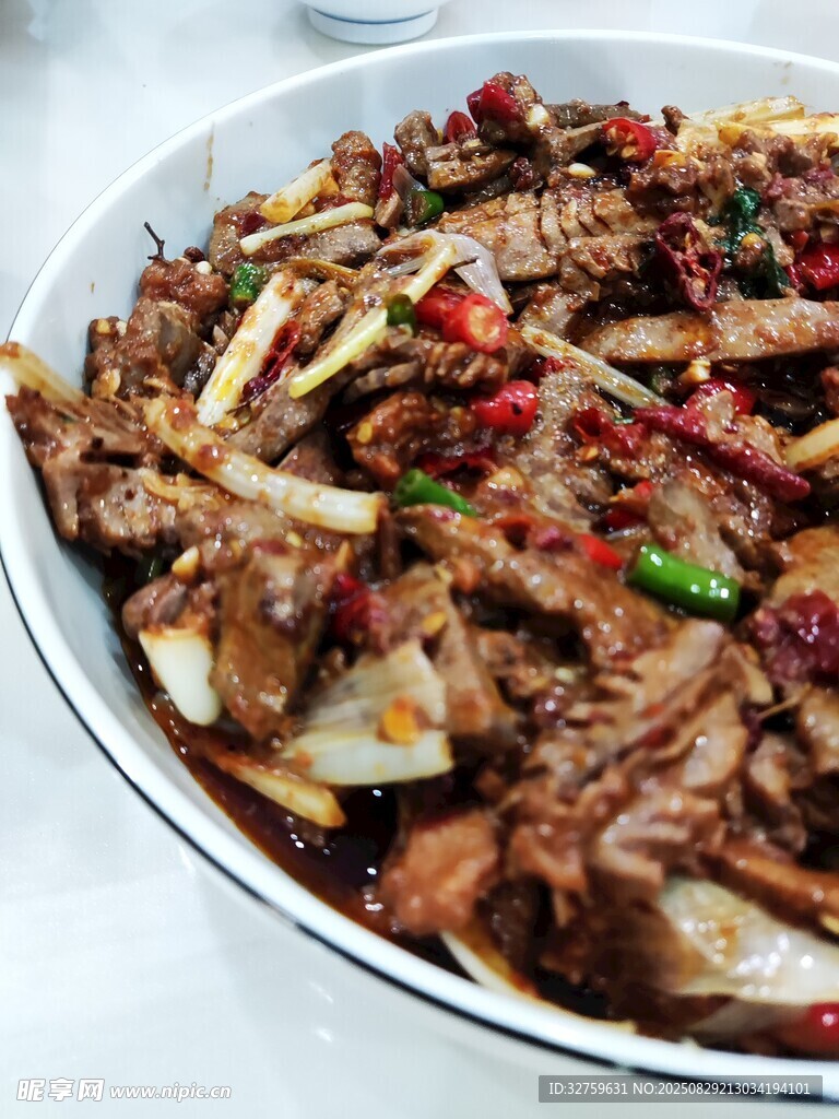 香辣可口的美味凉拌牛肉
