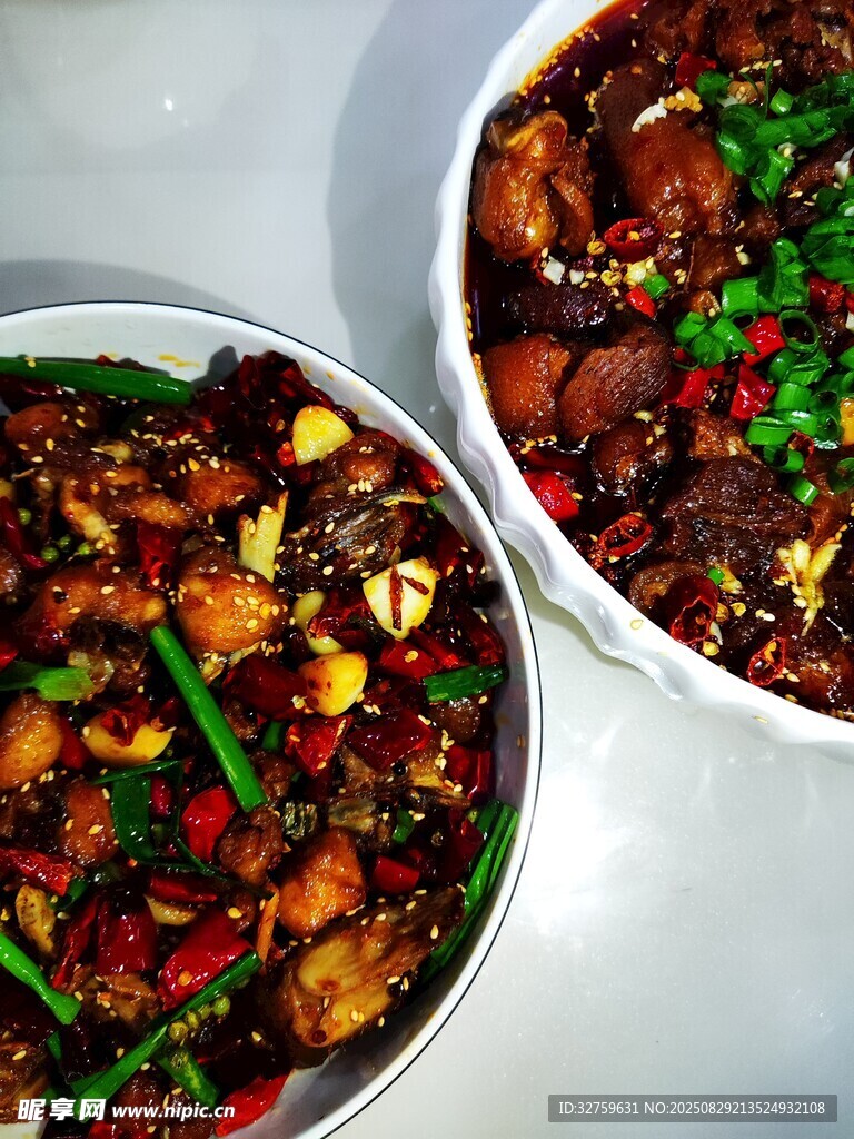 两碗美味特色炒菜