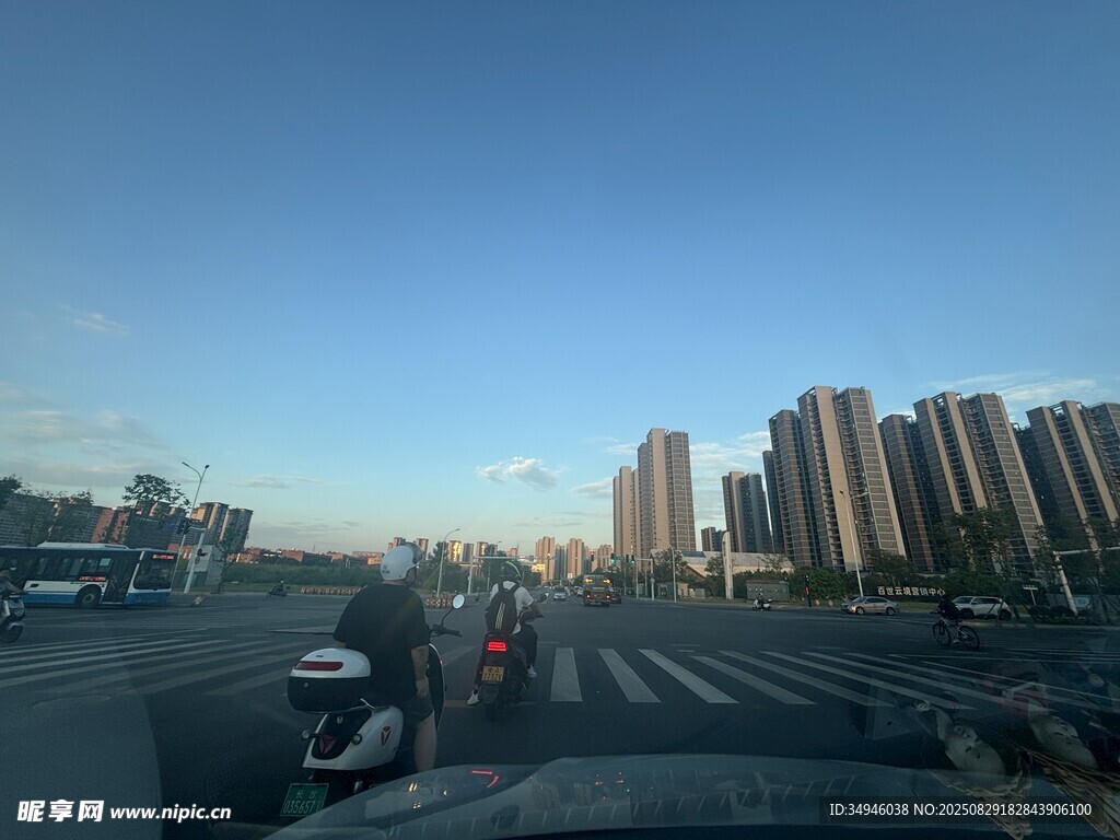 城市道路行车风景