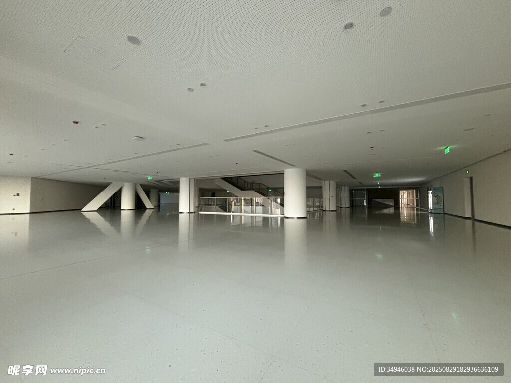 空旷现代室内空间场景