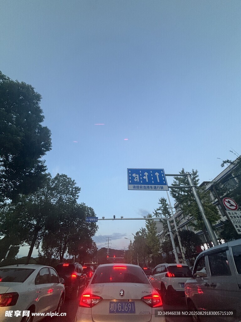城市道路拥堵景象