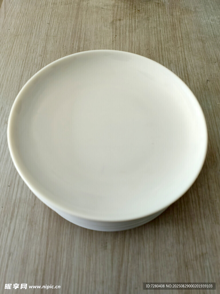白色陶瓷圆盘