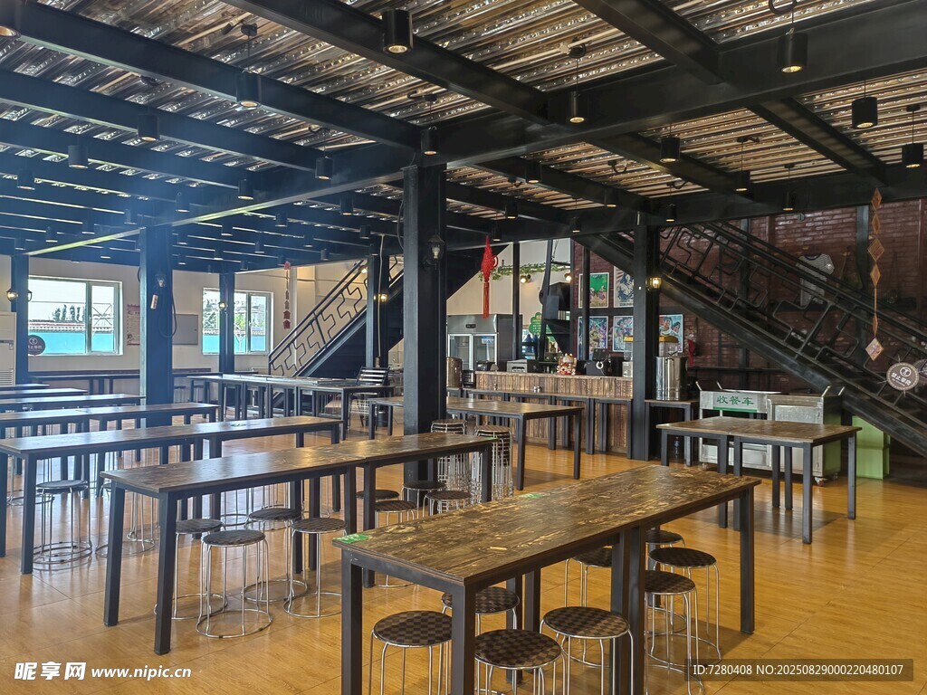 工业风室内休闲餐饮空间