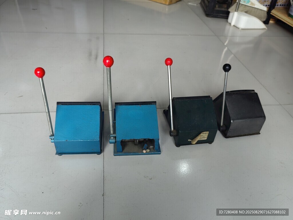 脚踏开关设备展示