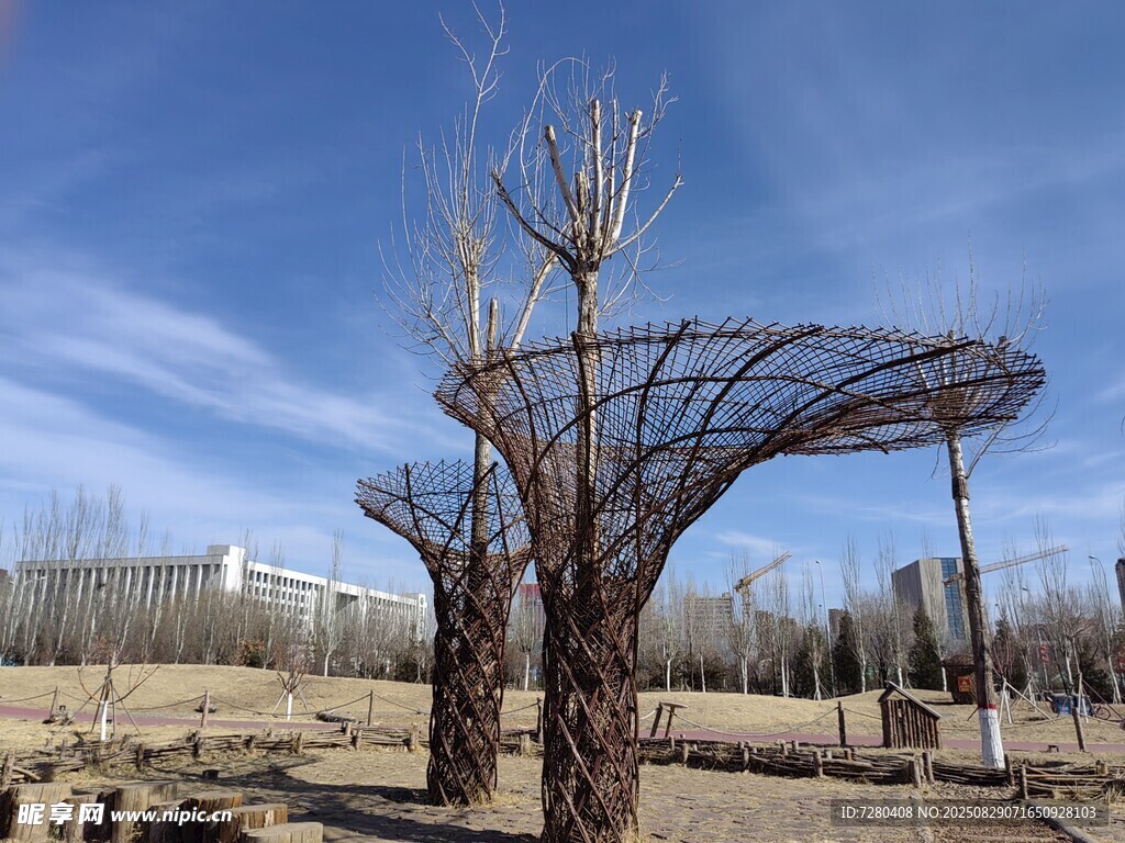 独特铁艺树状雕塑景观