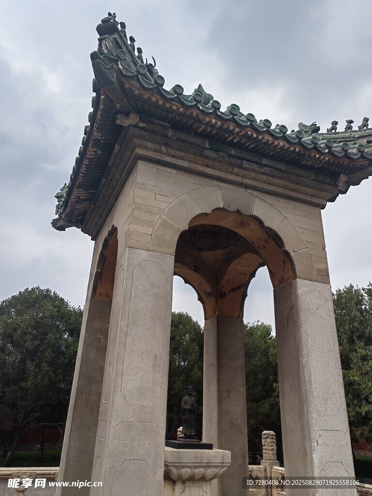 中式古典凉亭