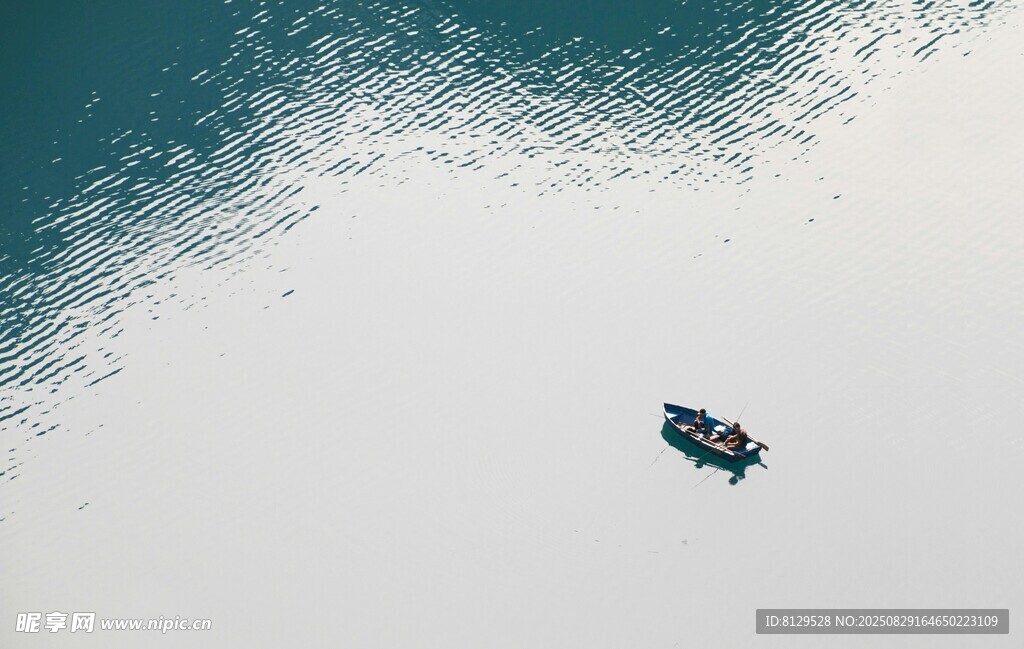 海上孤舟