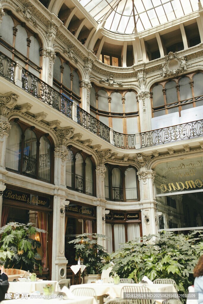 古典多层建筑内景庭院