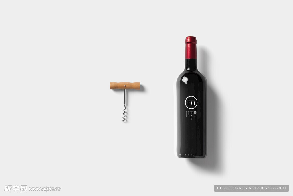 黑瓶红酒与开瓶器静物图