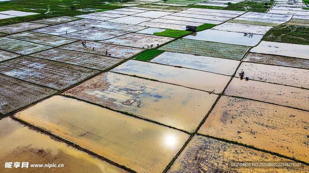 多彩拼接地面瓷砖景观