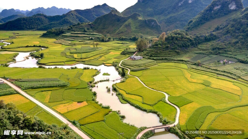 山间田园美景