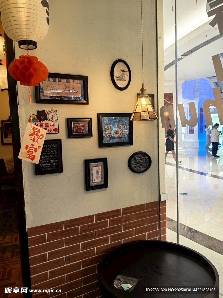 室内墙面装饰与摆件展示