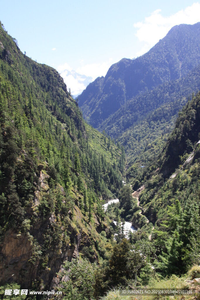 山间峡谷美景