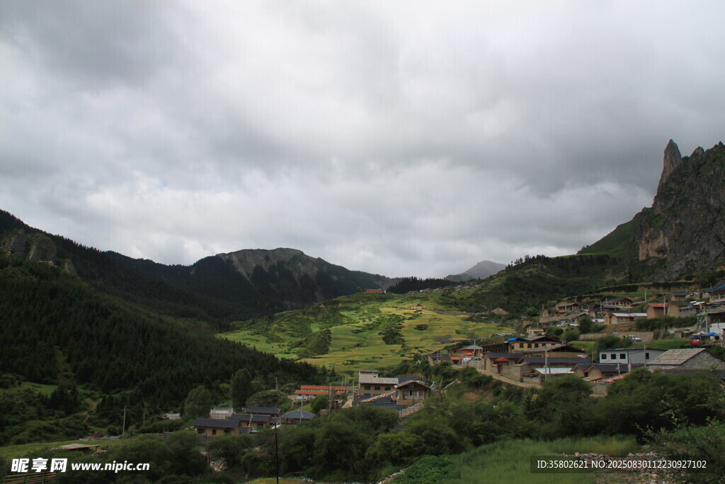 山间村落美景