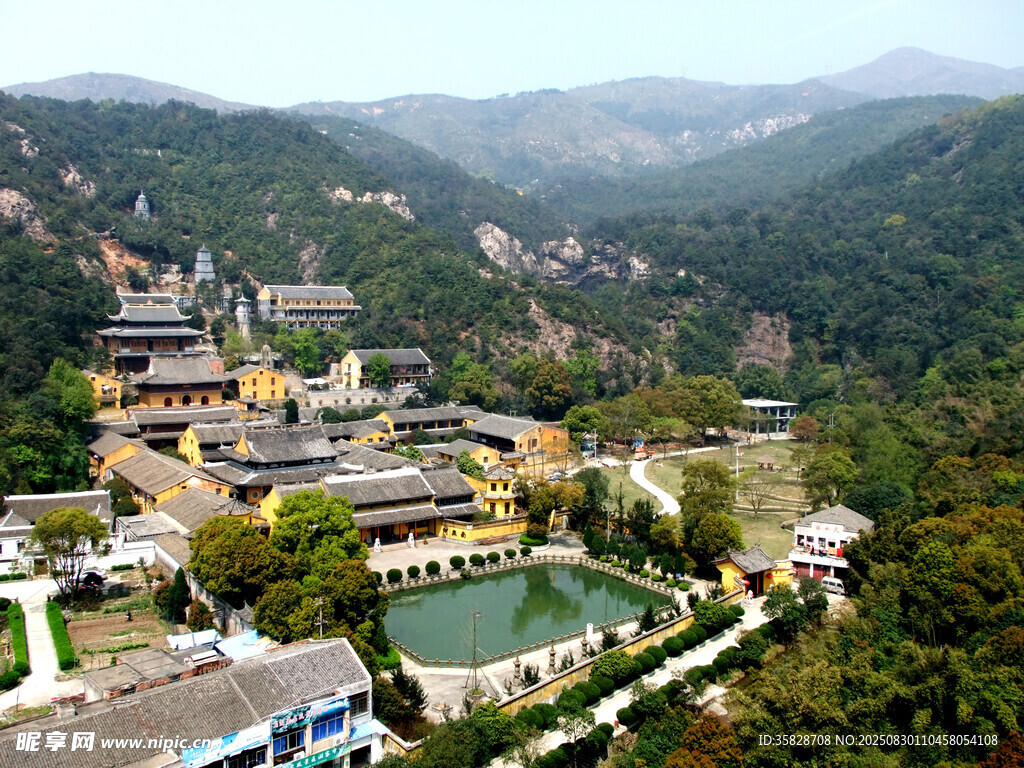 山中古寺全景俯瞰