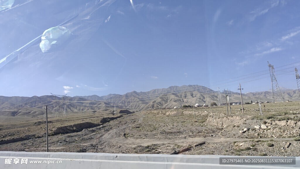 广袤荒凉的山地景观