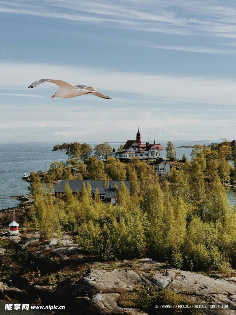 湖畔秋景 