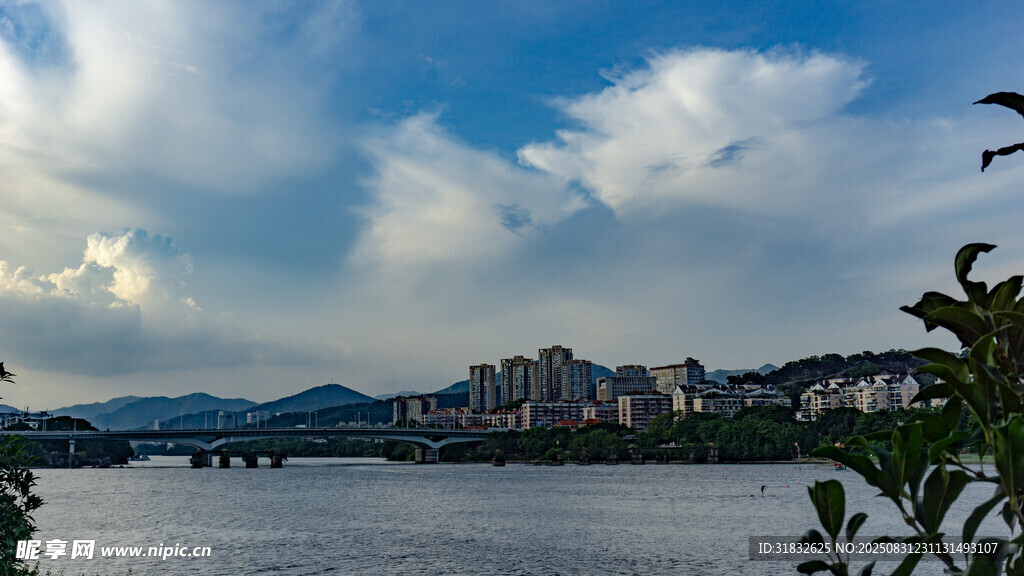 江边城市风景