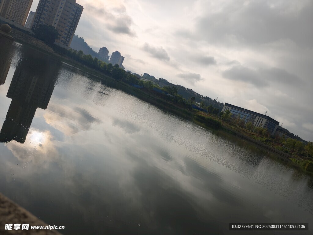 城市河畔风景