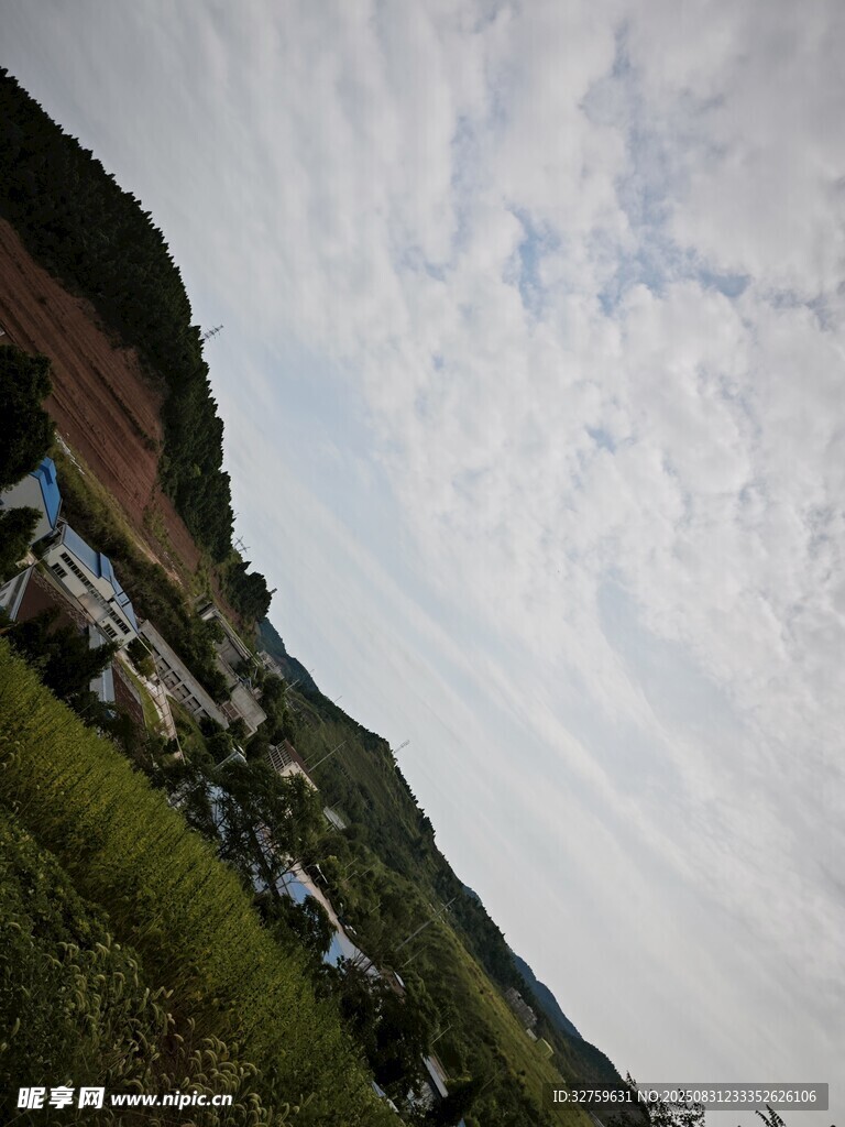 山间风景与建筑