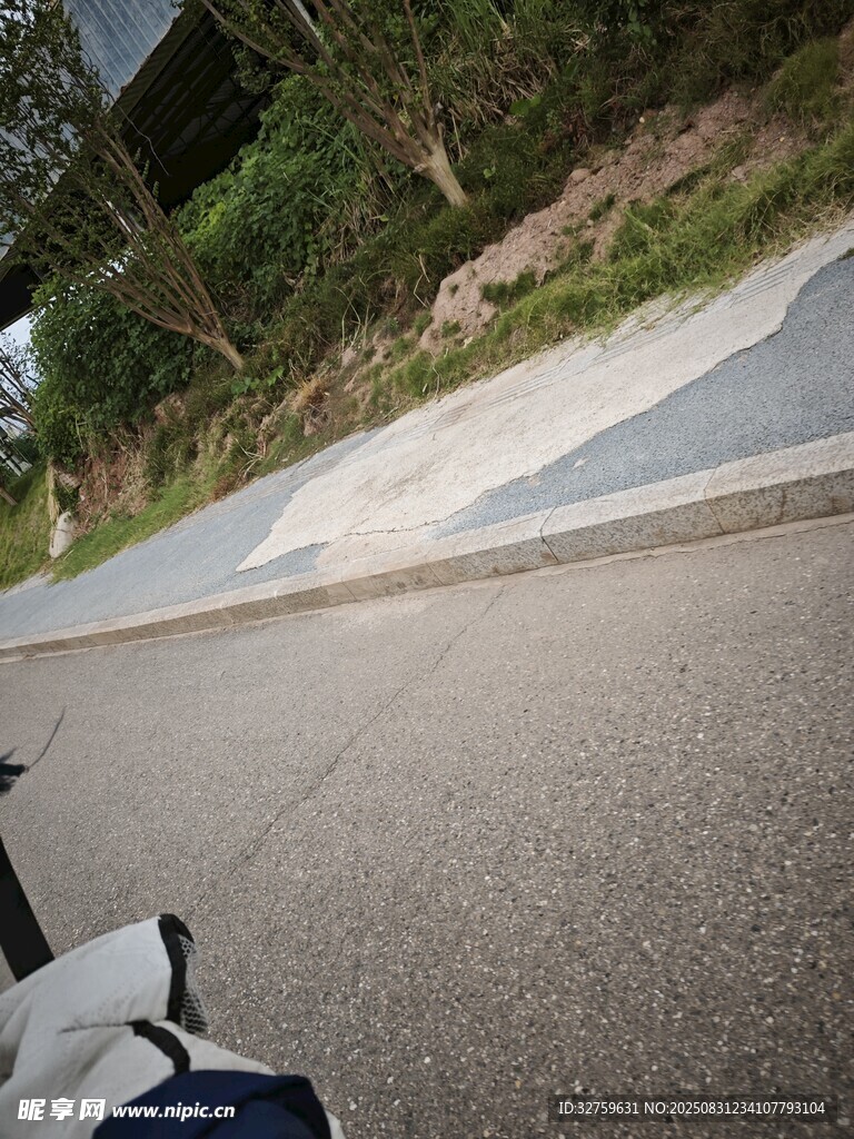 骑行视角下的道路与风景