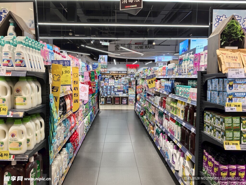 超市内部货品陈列通道