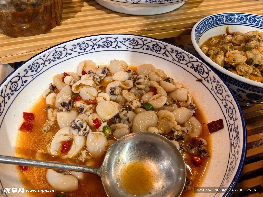 美味香辣麻辣小海鲜