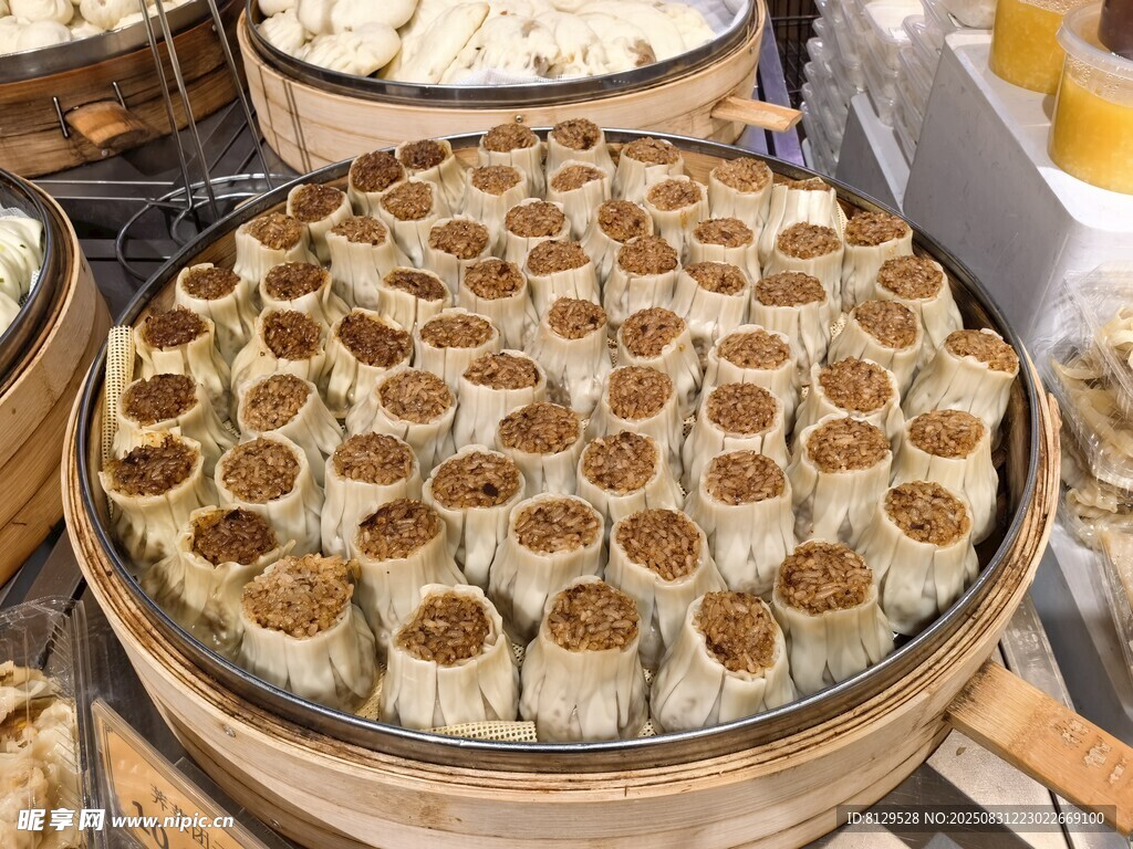 蒸笼里的美味小笼包