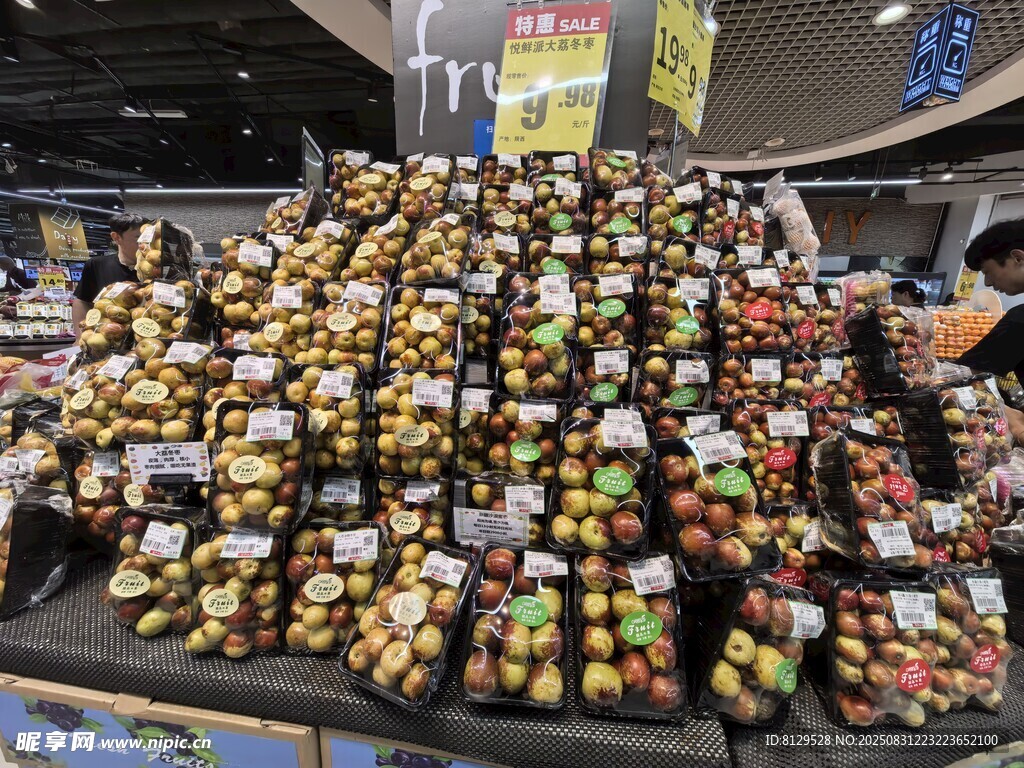 超市内丰富多样的冬枣陈列