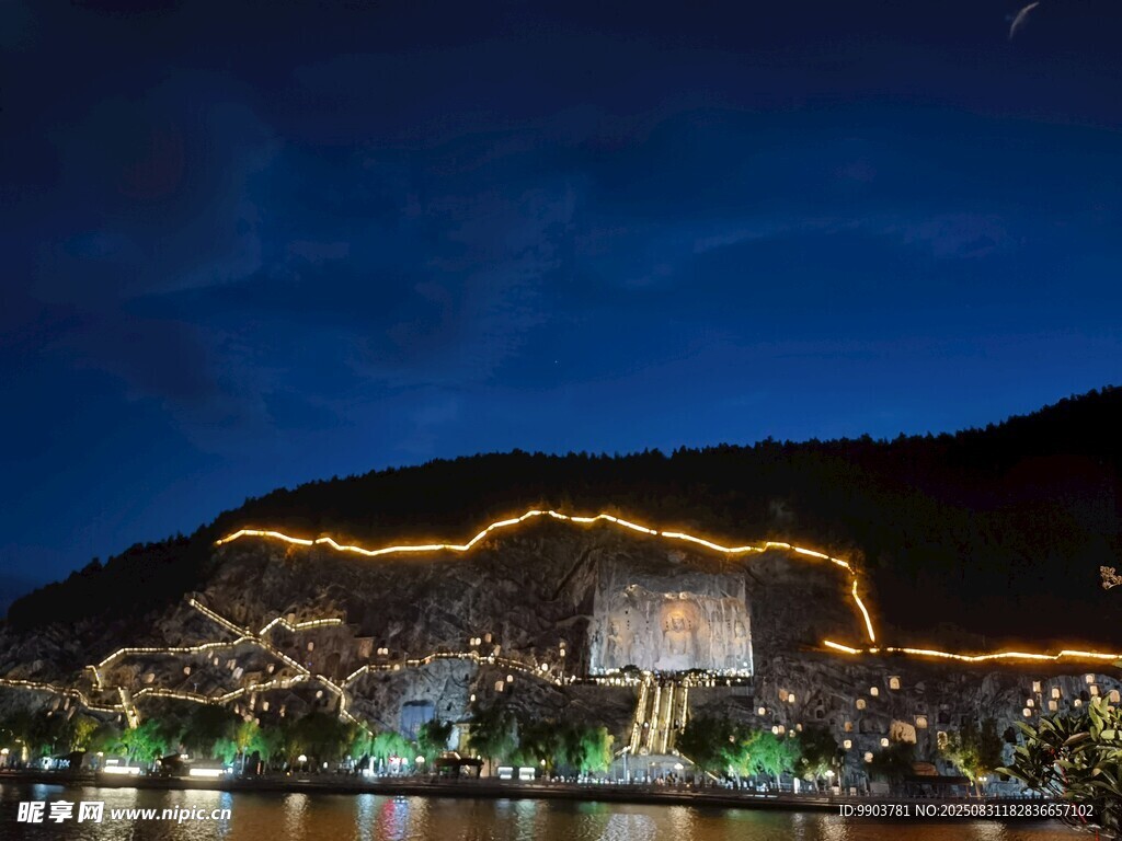 山城夜景璀璨灯光秀