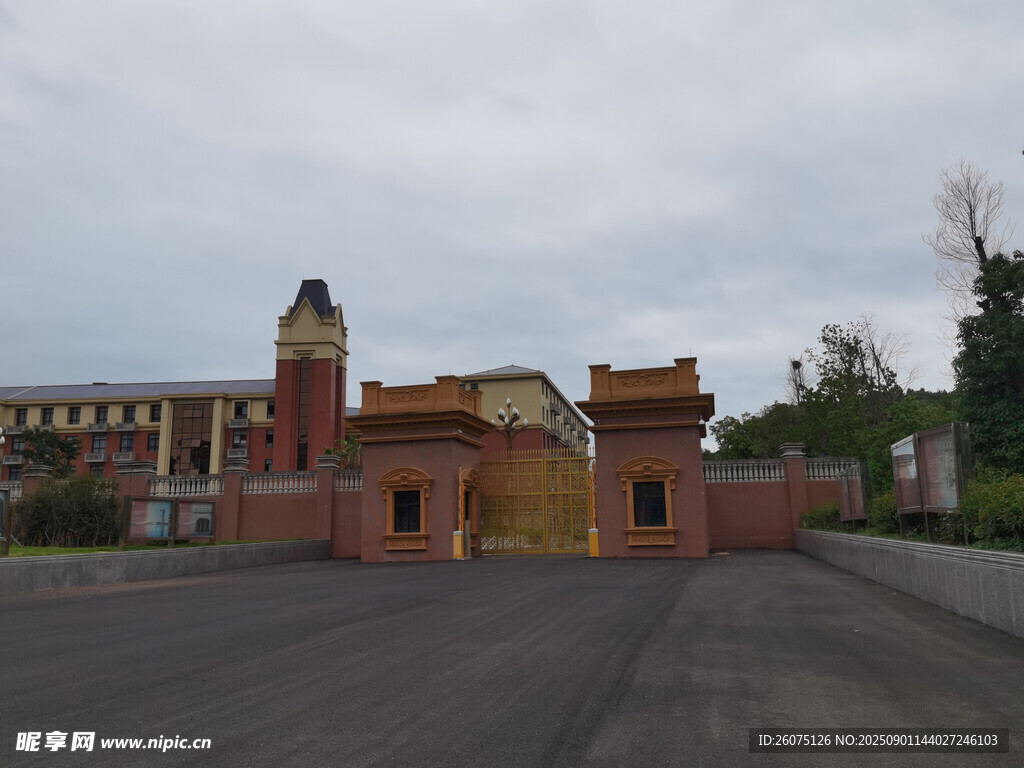 复古风格建筑大门