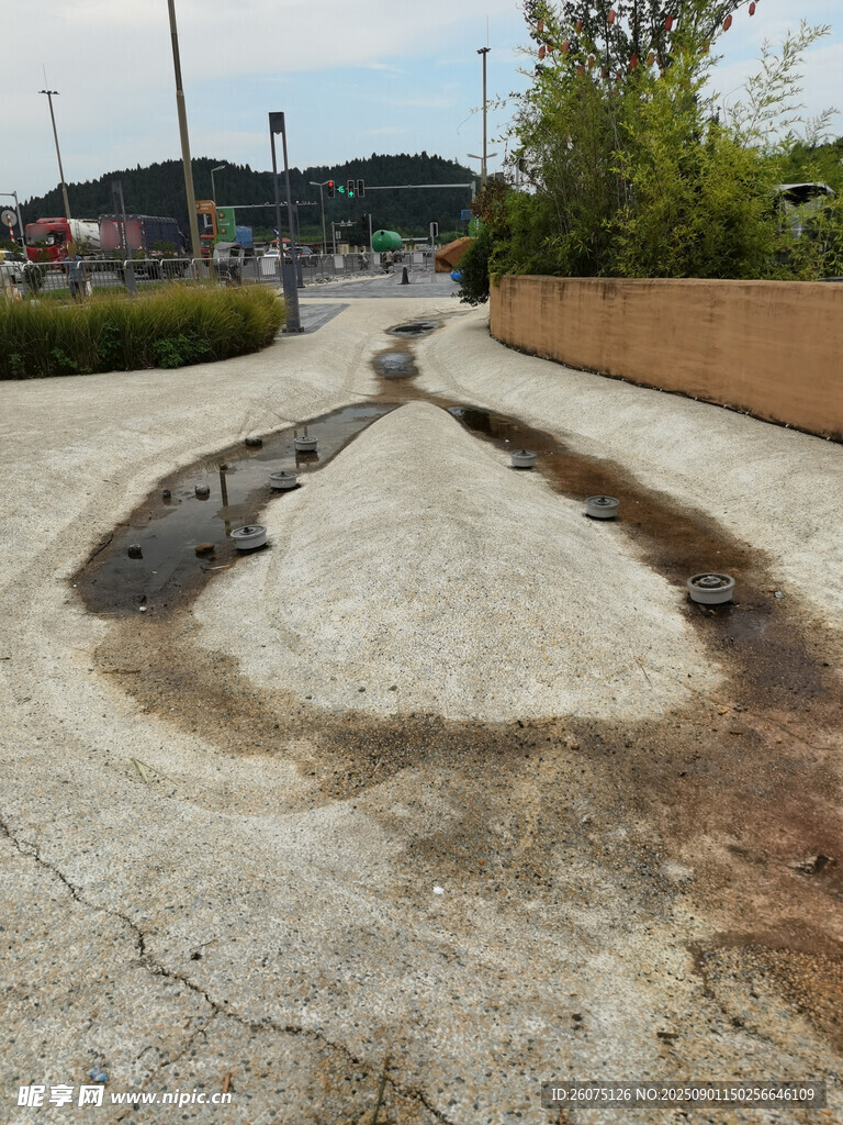 路面破损积水场景
