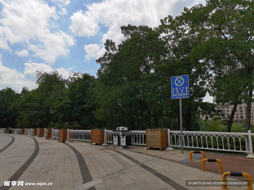 城市户外休闲道路场景