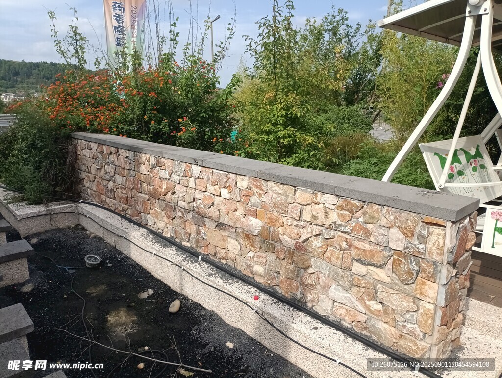 石砌景观墙尽显自然质感