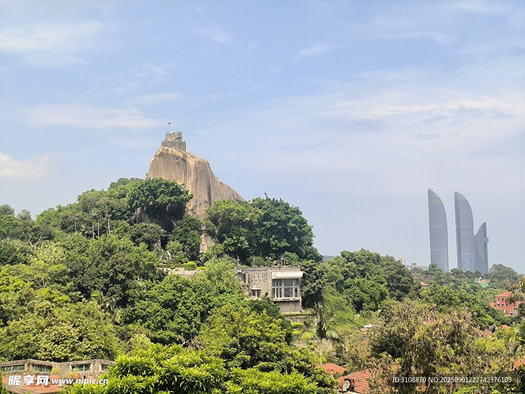 厦门日光岩与城市天际线