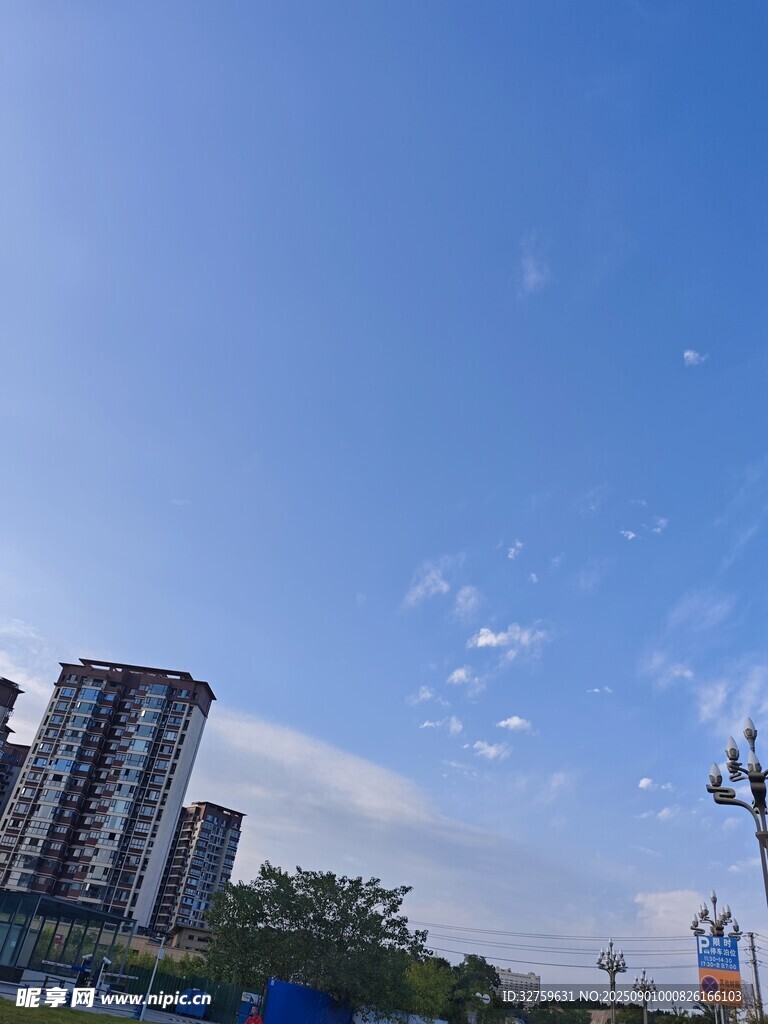 城市蓝天高楼景观