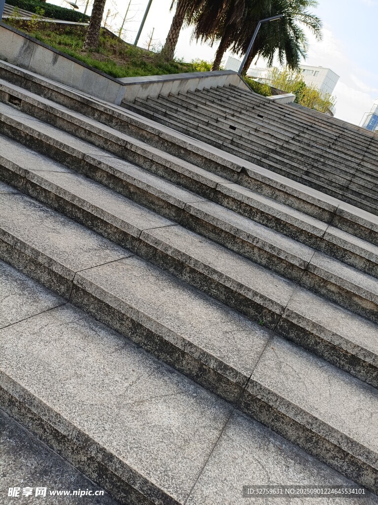 户外灰色石阶景观