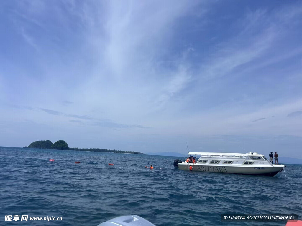 海上游船风景