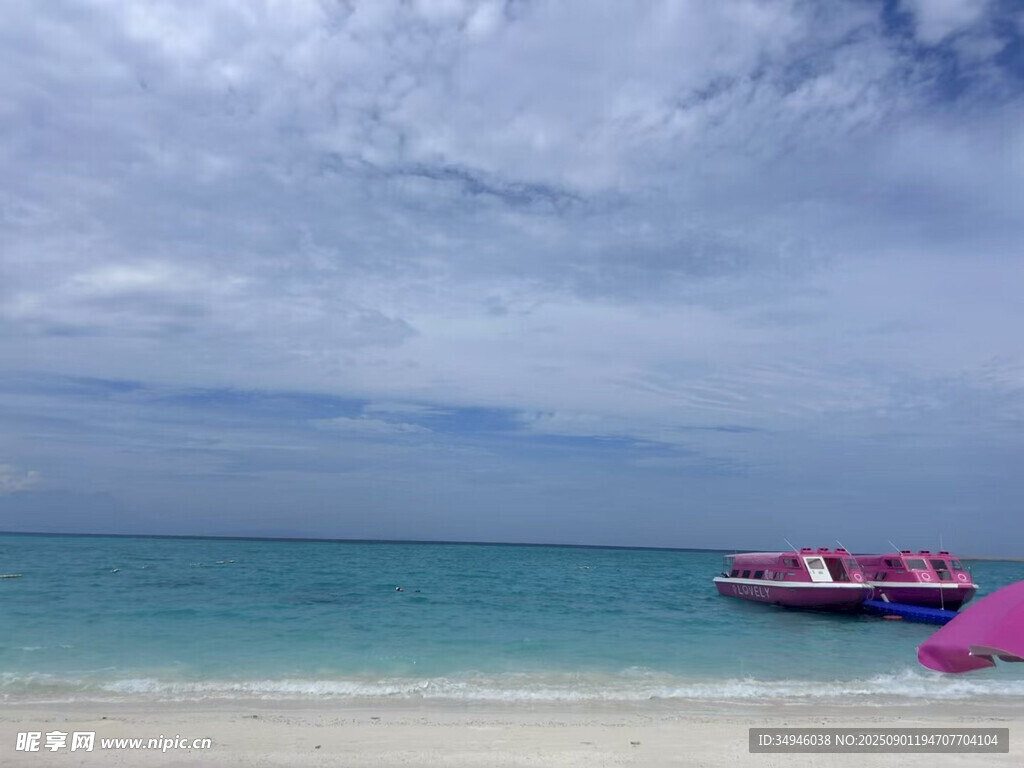 海边靓丽水上摩托艇