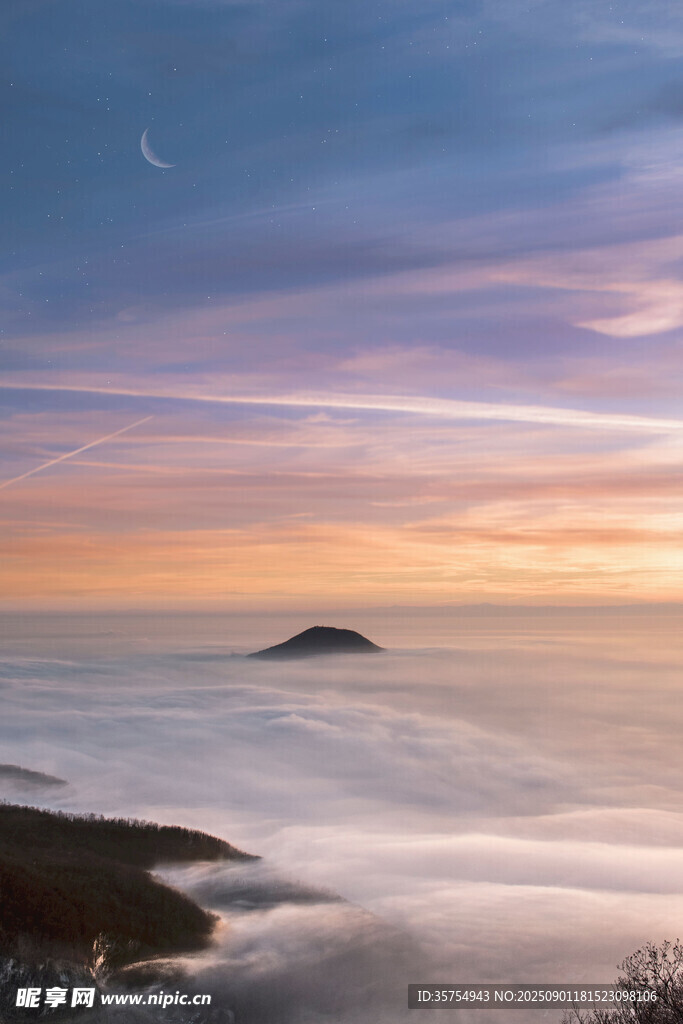 海上日出云海壮丽景观