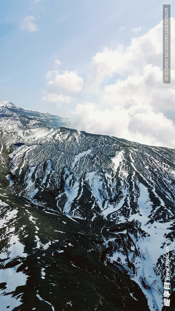 雪山壮丽风光俯瞰图