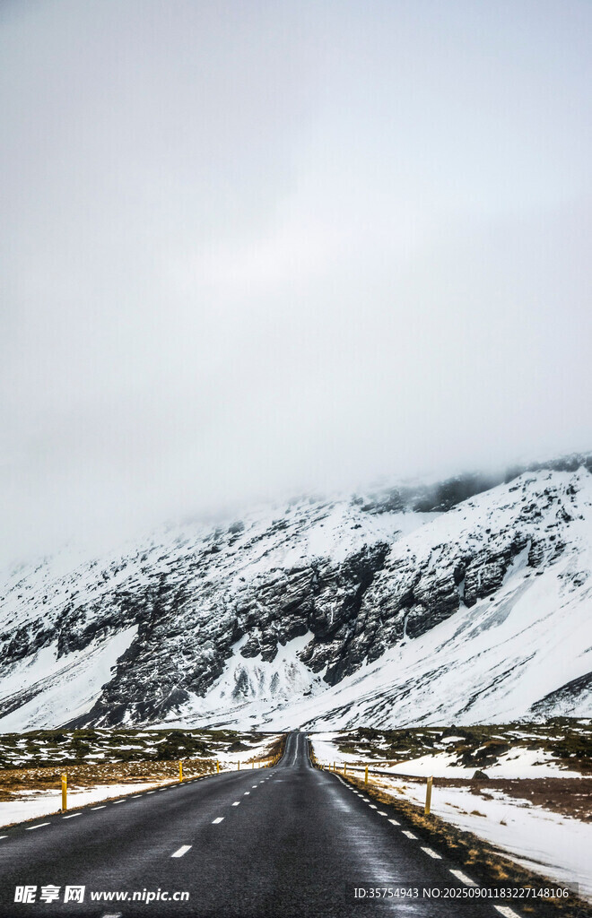 雪山公路的壮丽景致