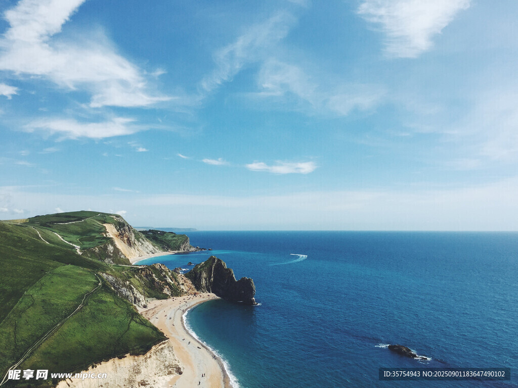 海岸美景碧海蓝天青山