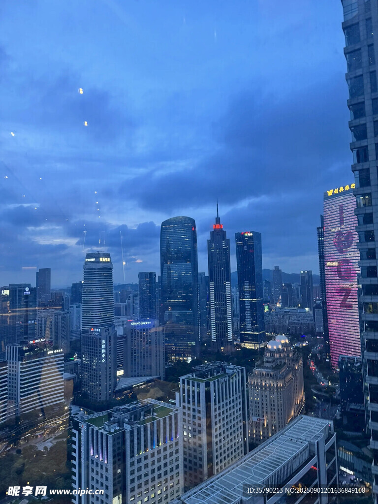都市黄昏天际线景观