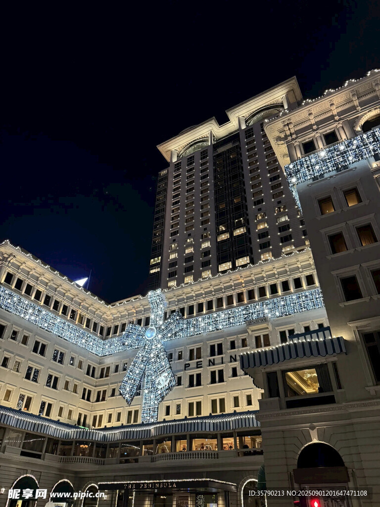 夜晚璀璨的豪华建筑夜景