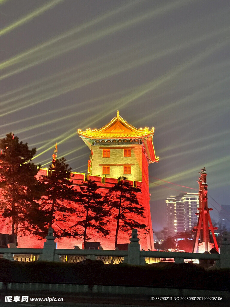 夜幕下的中式建筑美景