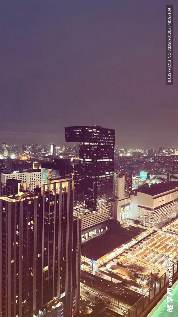 城市璀璨夜景俯瞰图