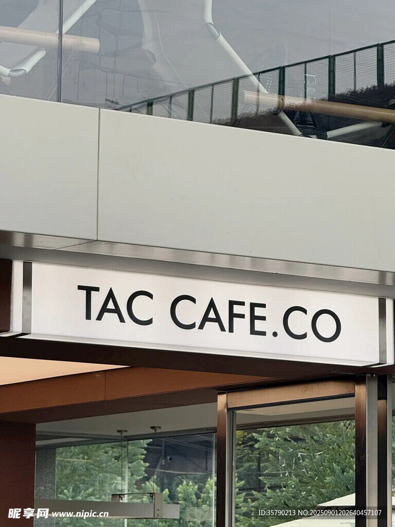 TAC咖啡馆外观标识